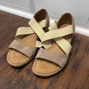 Comfortiva leather wedge sandals 6.5